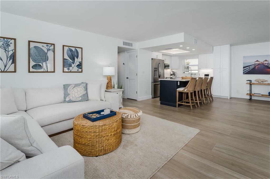 Property Photo: 1549 Sandpiper St 5 FL 34102