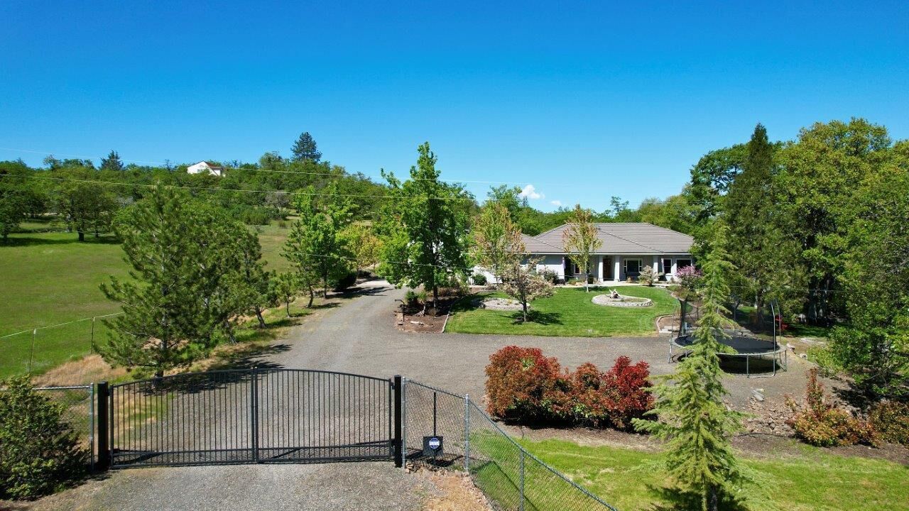 Property Photo: 477 Dahlia Terrace OR 97524