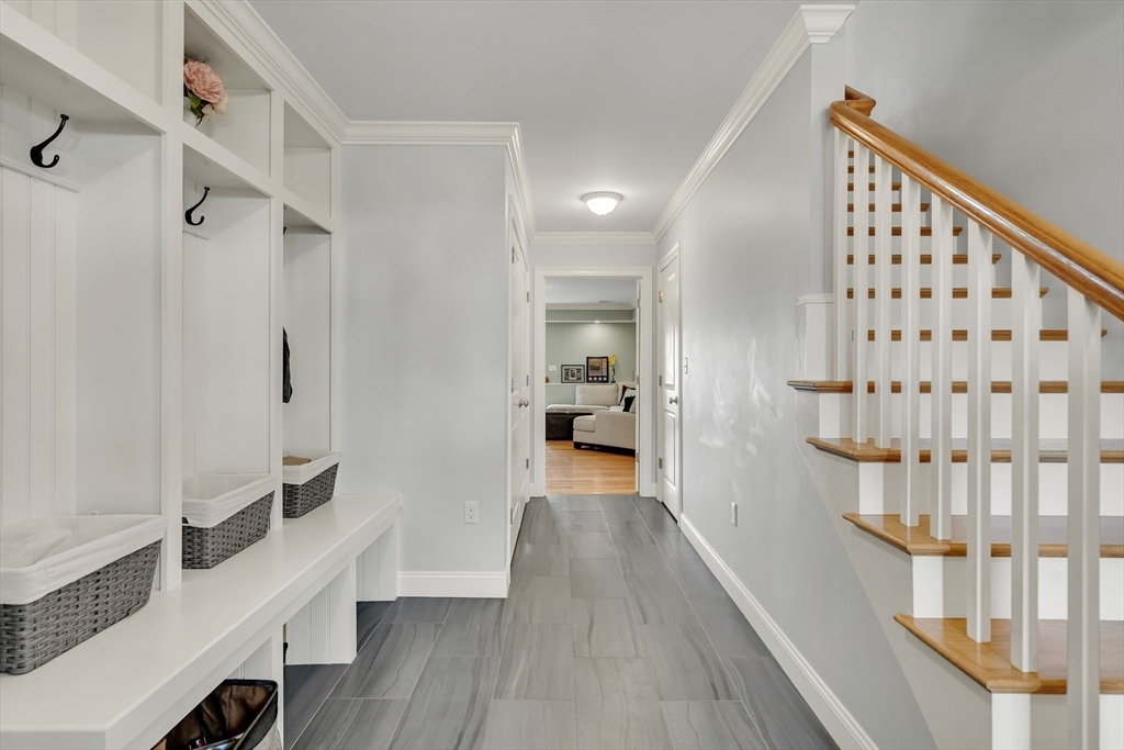 Property Photo:  29 Wadsworth Ave 1  MA 02453 