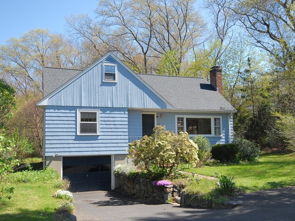 109 Minuteman Dr  Concord MA 01742 photo