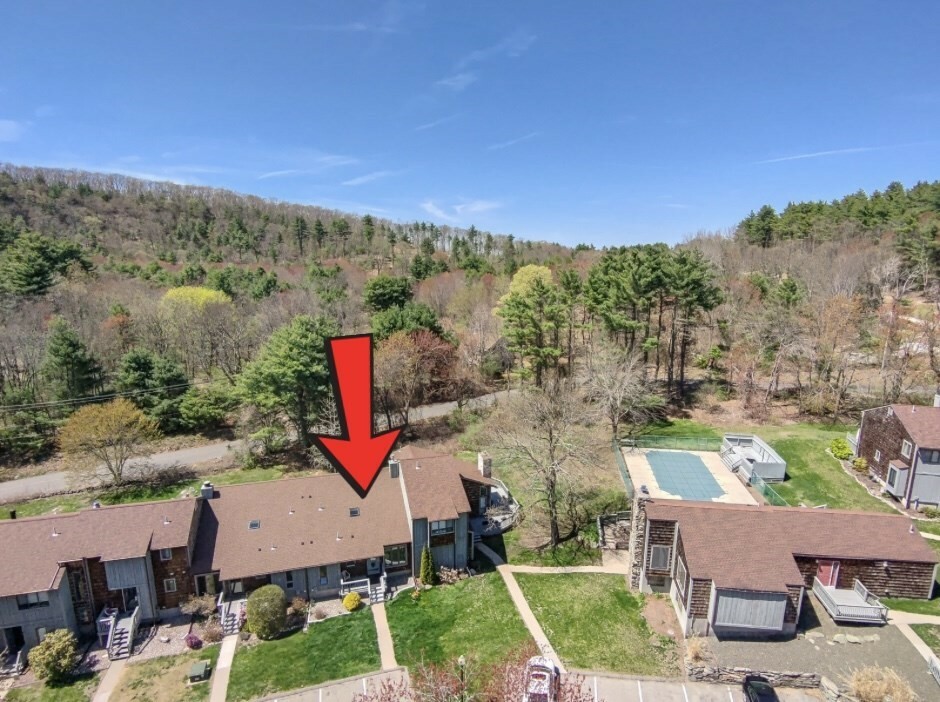 Property Photo: 5 Meadowbrook Ln 5 MA 01069