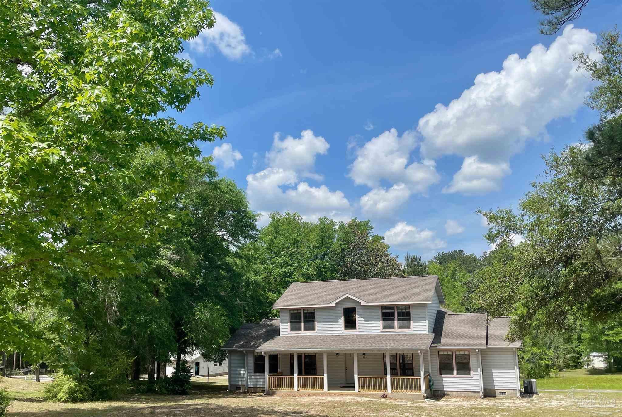 Property Photo: 5882 Willow Ln FL 32539