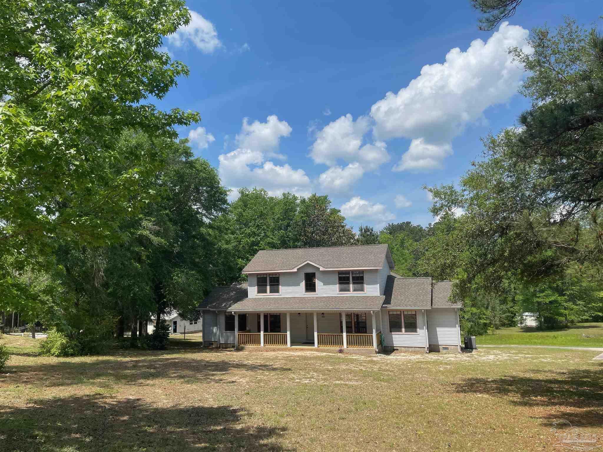 Property Photo: 5882 Willow Ln FL 32539
