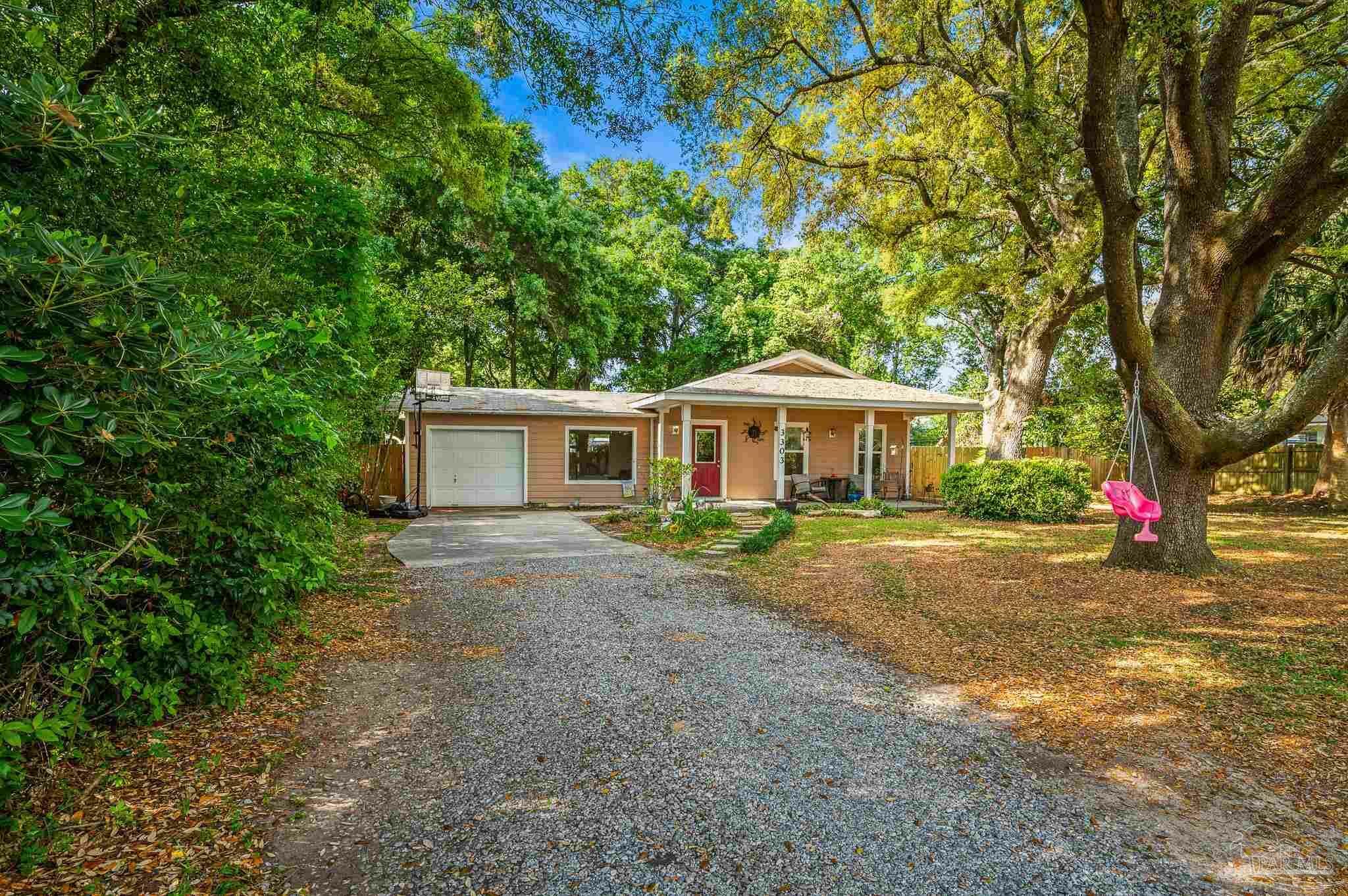 Property Photo: 3303 E Mallory St FL 32503