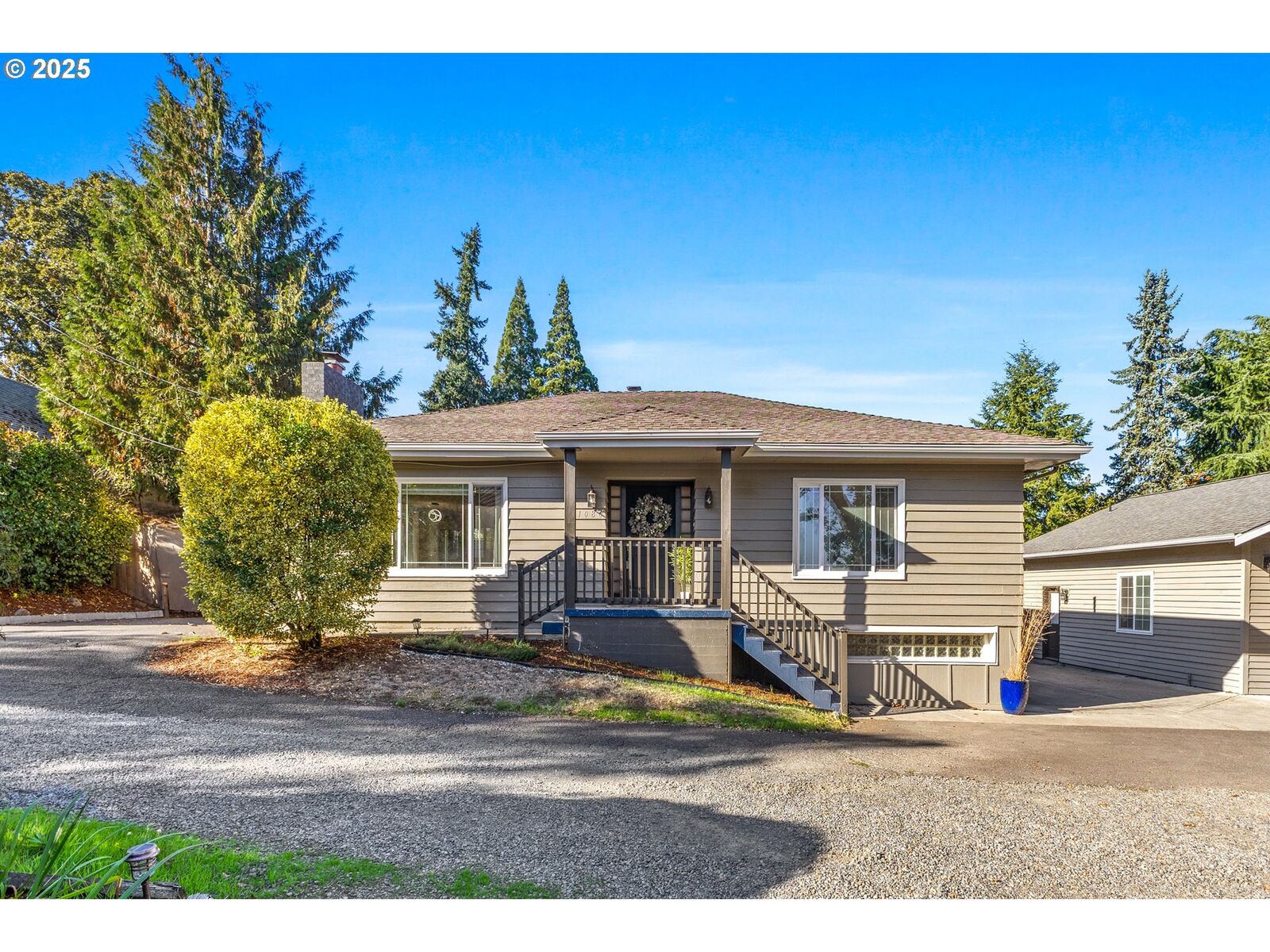 Property Photo:  1088 Cascade Dr  OR 97304 