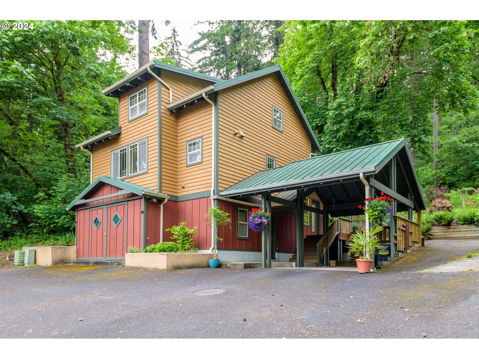 Property Photo: 1650 Leatherwood Dr OR 97405