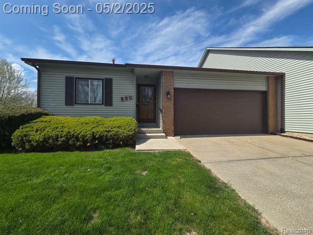 Property Photo: 560 Oakbrook Circle MI 48433
