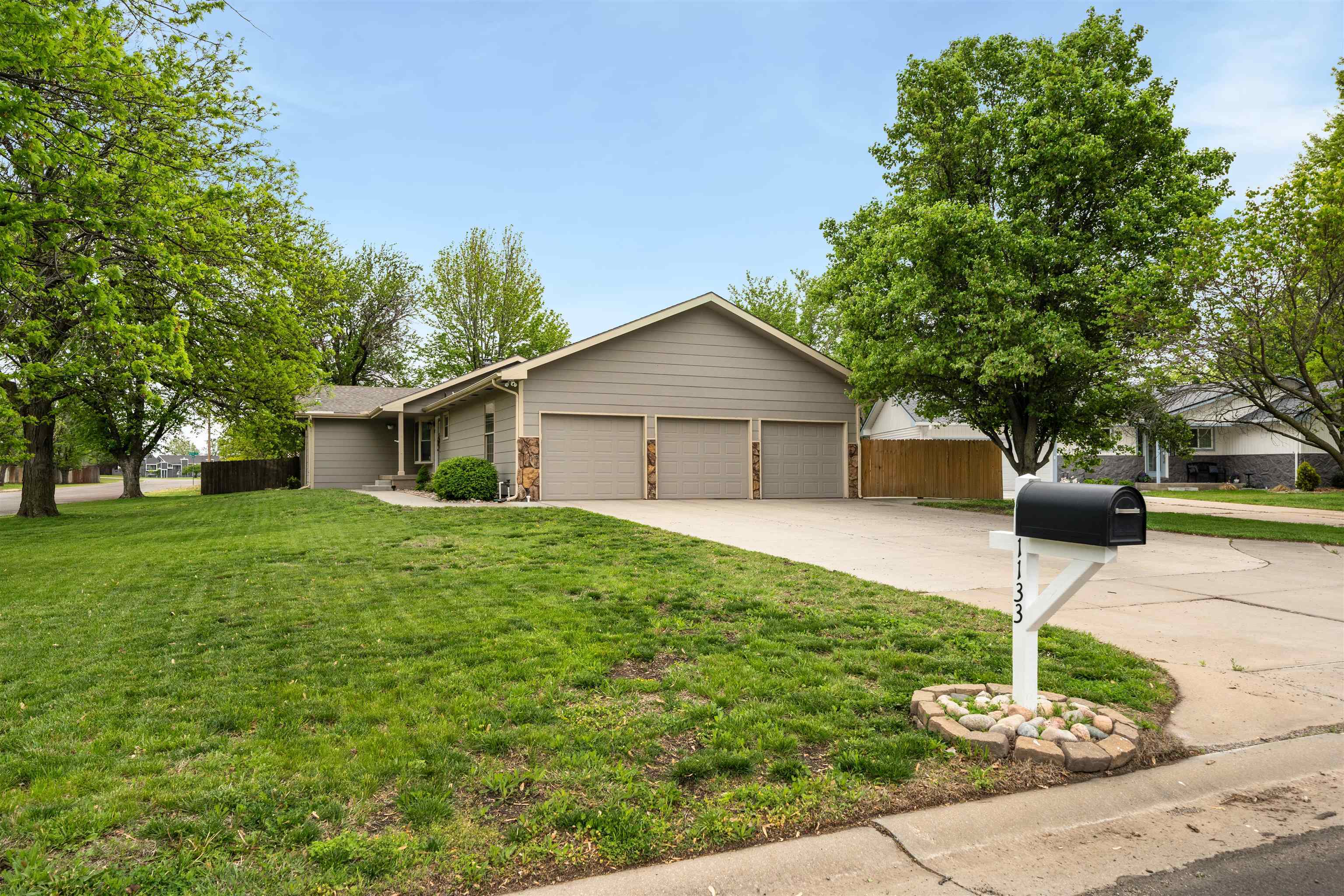 Property Photo: 1133 S Breckenridge Ct KS 67207