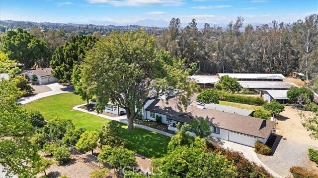 Property Photo:  2190 St Lawrence Street  CA 92504 