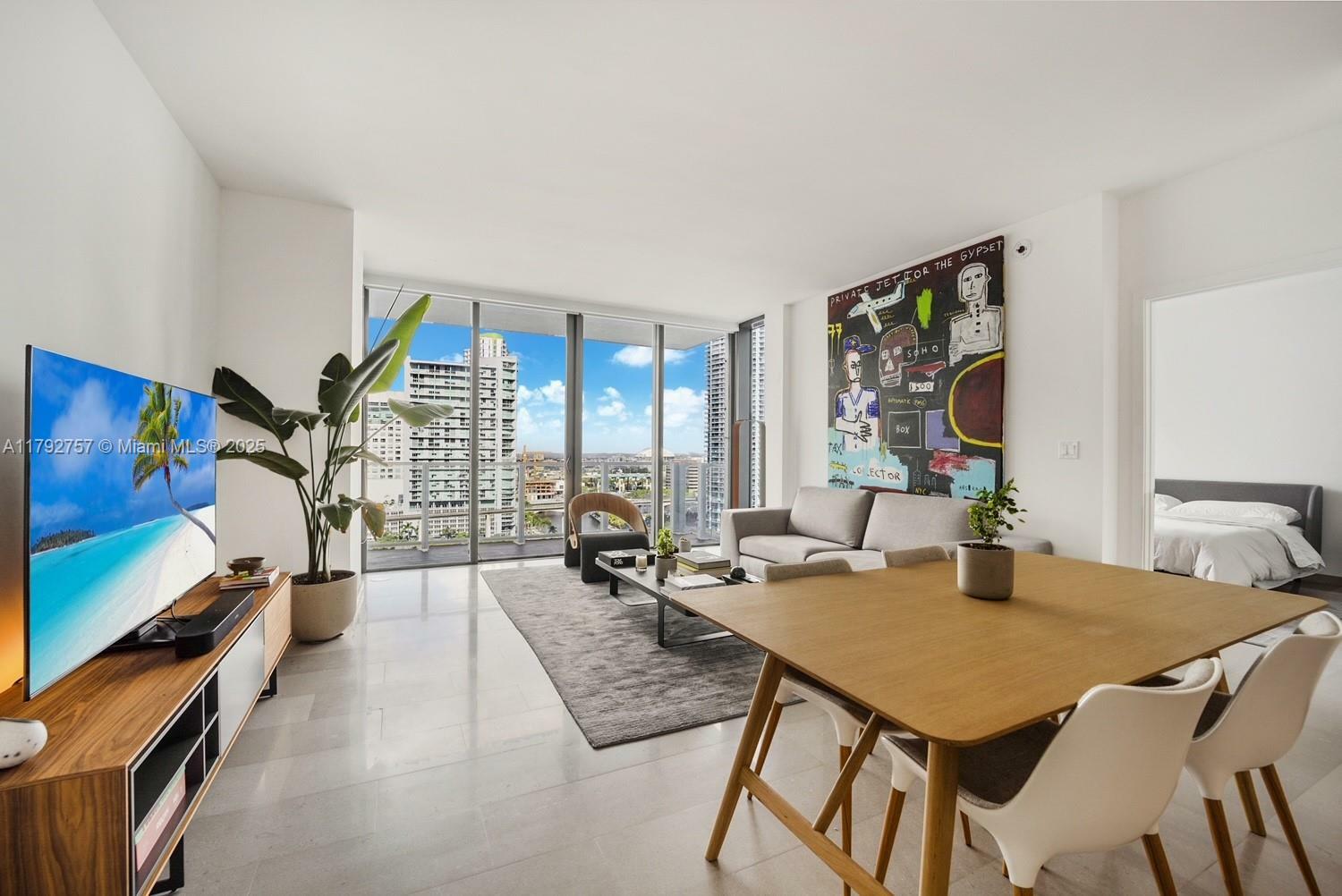 Property Photo: 68 SE 6th St 1204 FL 33131