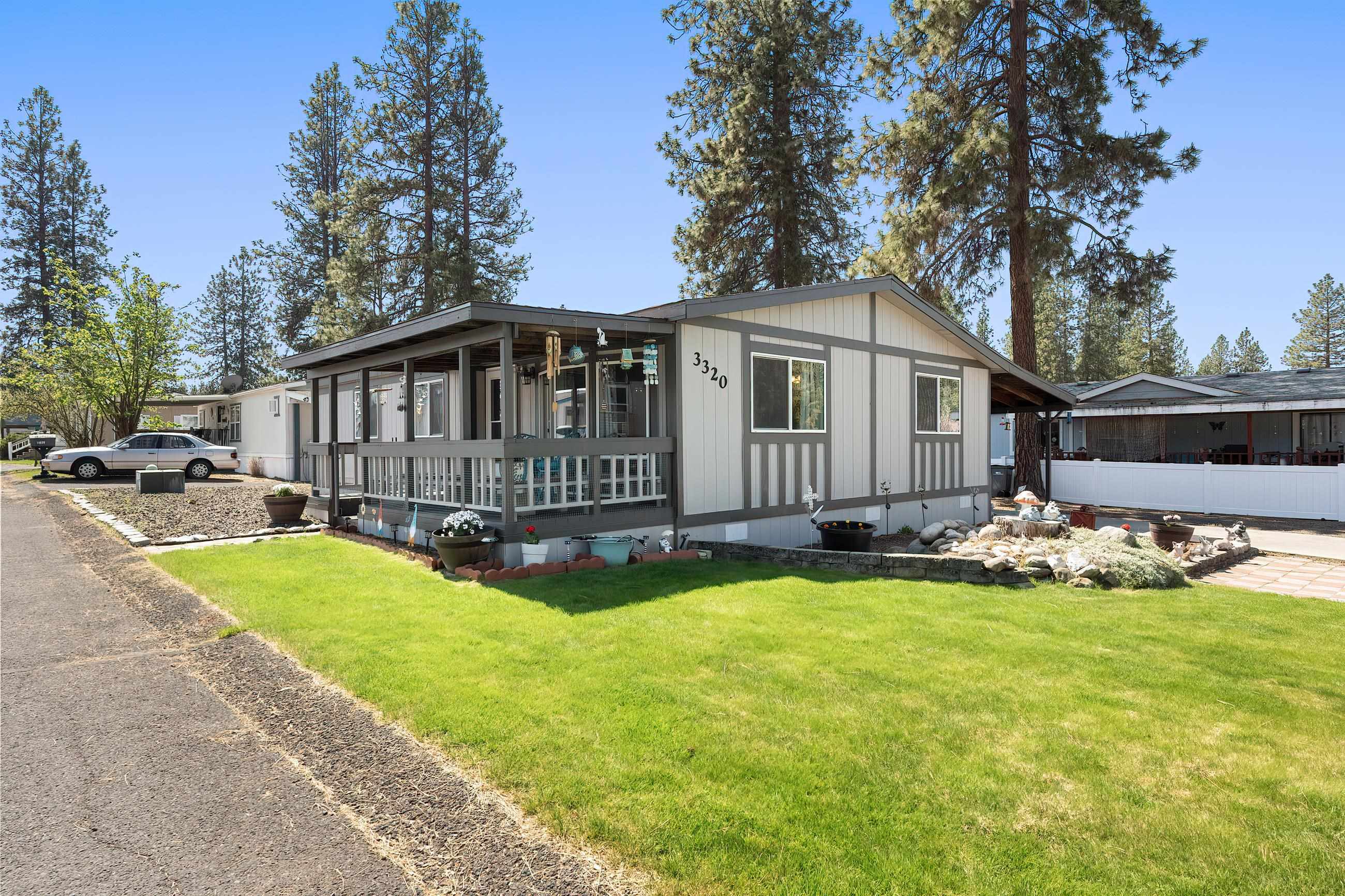 Property Photo: 3320 E Valley Forge Ln WA 99021