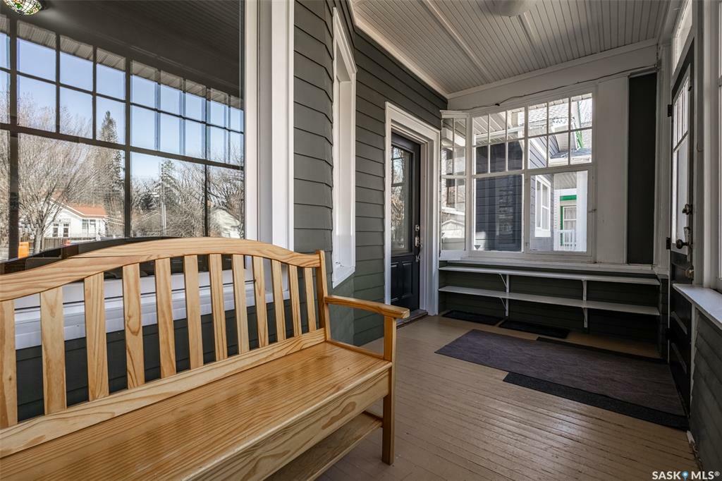 Property Photo: 413 Lansdowne Avenue SK S7N 1C8