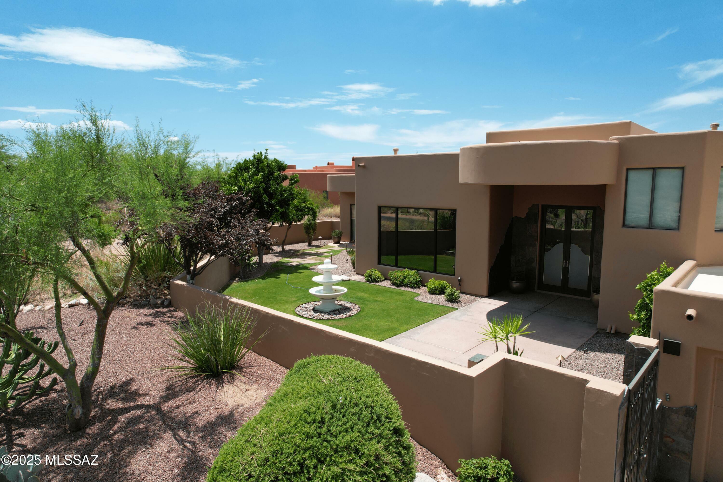 Property Photo: 12137 N Solitude Ridge Place AZ 85755