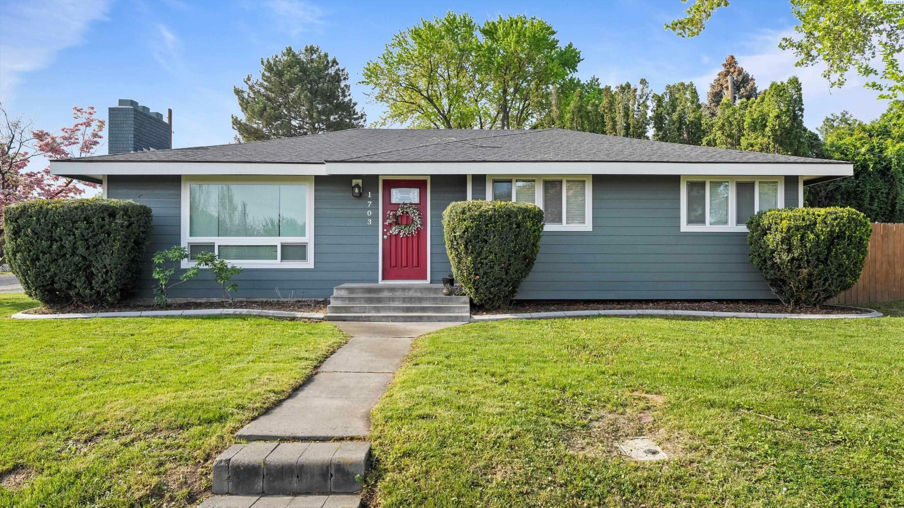 Property Photo: 1703 W 11th Ave WA 99337