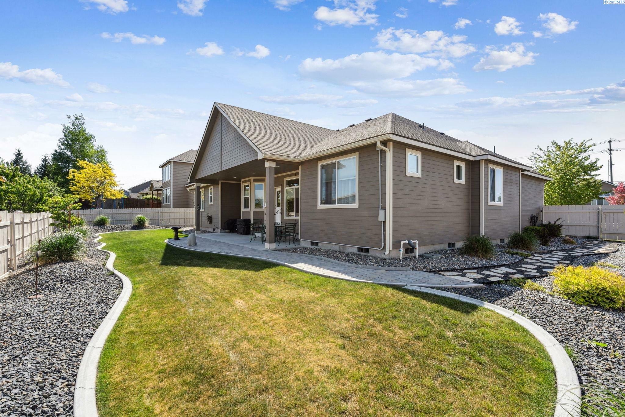 Property Photo: 8712 W 9th Ave WA 99336