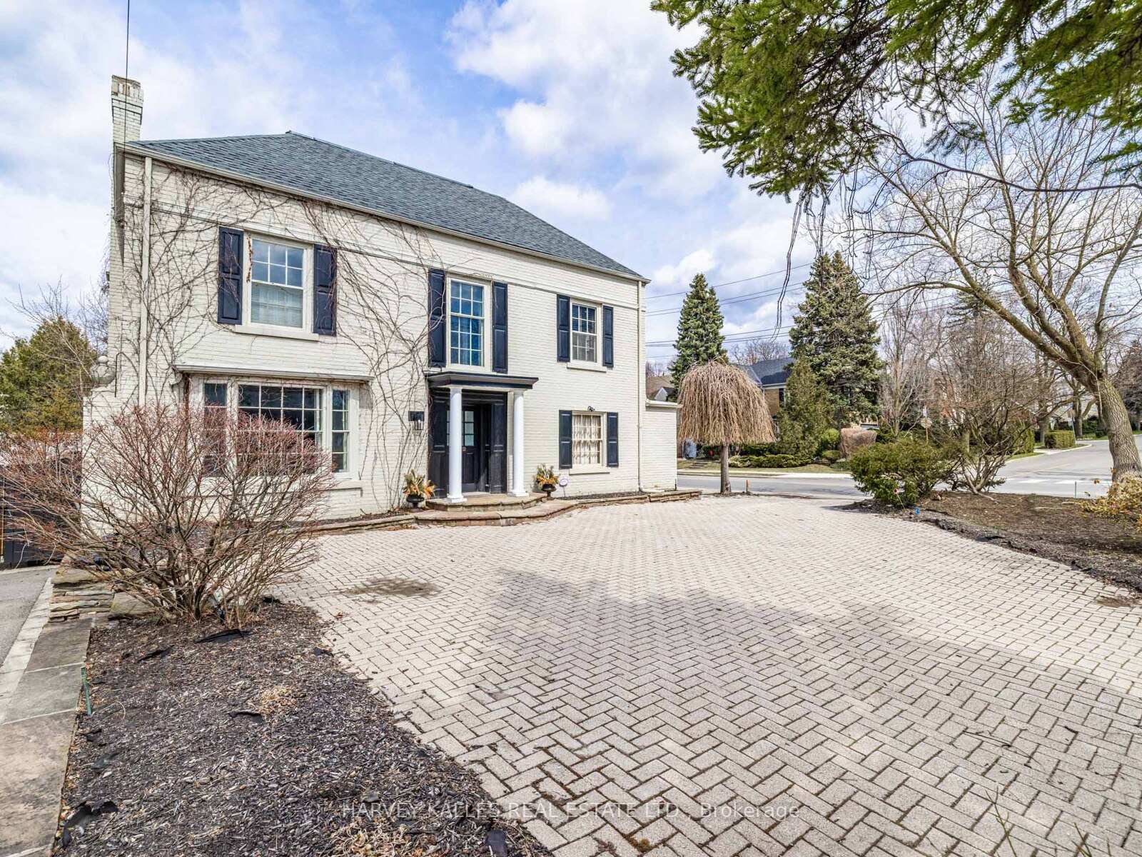Property Photo: 2 Silverwood Avenue ON M5P 1W4