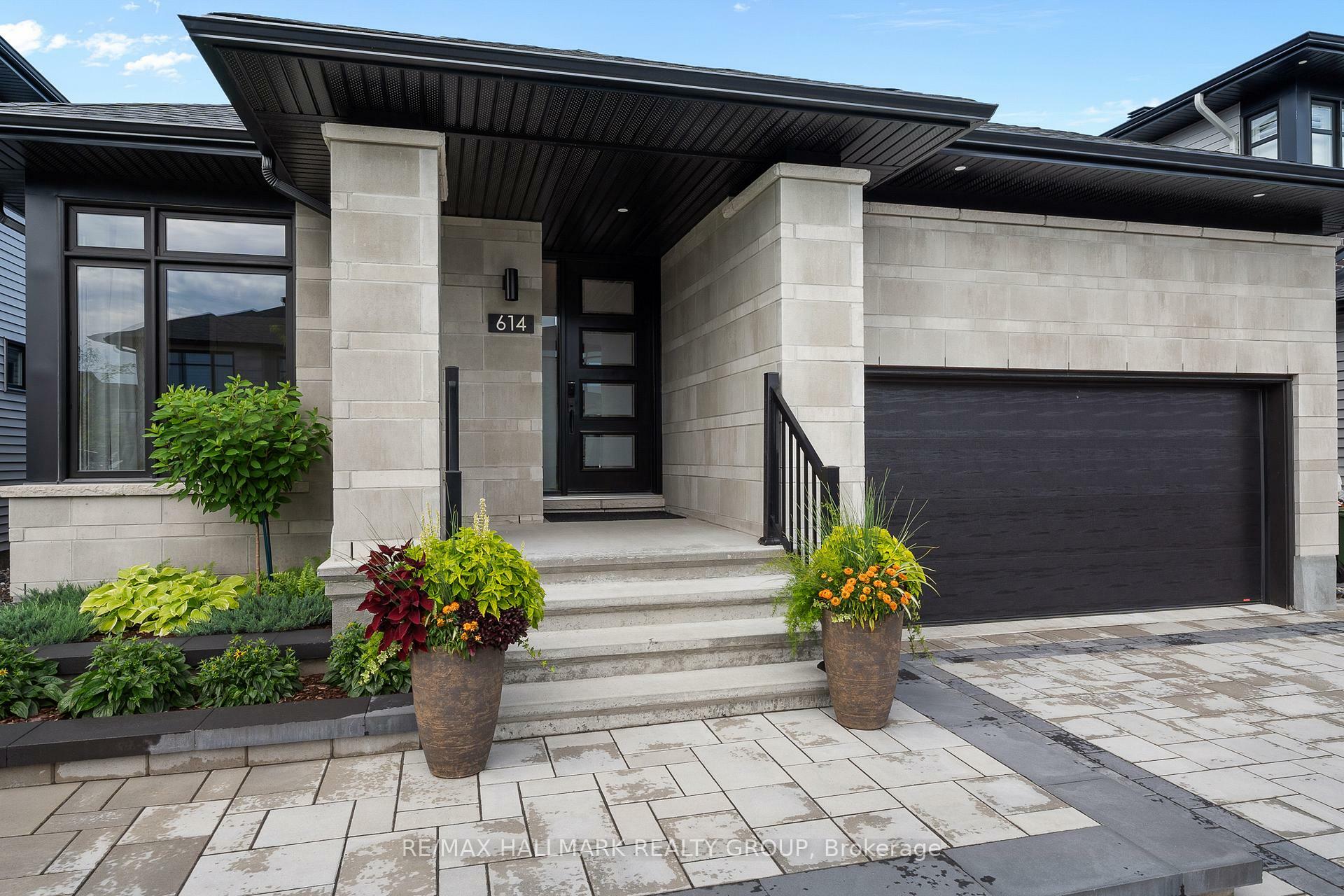 Property Photo: 614 Gendarme Circle ON K1W 0R1