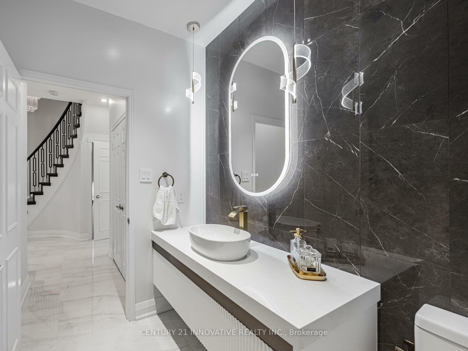 Photo de la propriété: 4469 Beacon Lane ON L5C 4K9