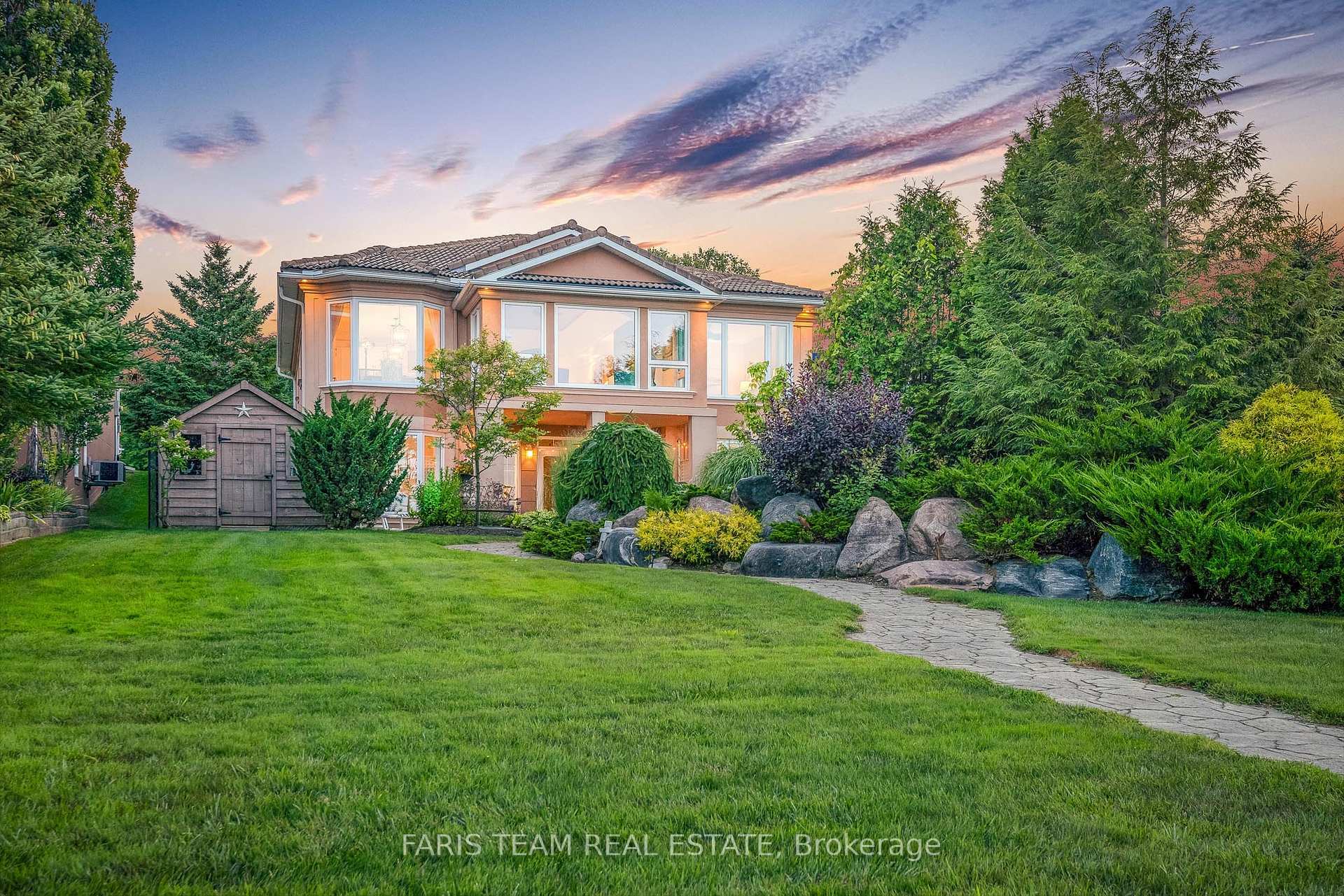 Property Photo: 325 Aberdeen Boulevard ON L4R 5M9
