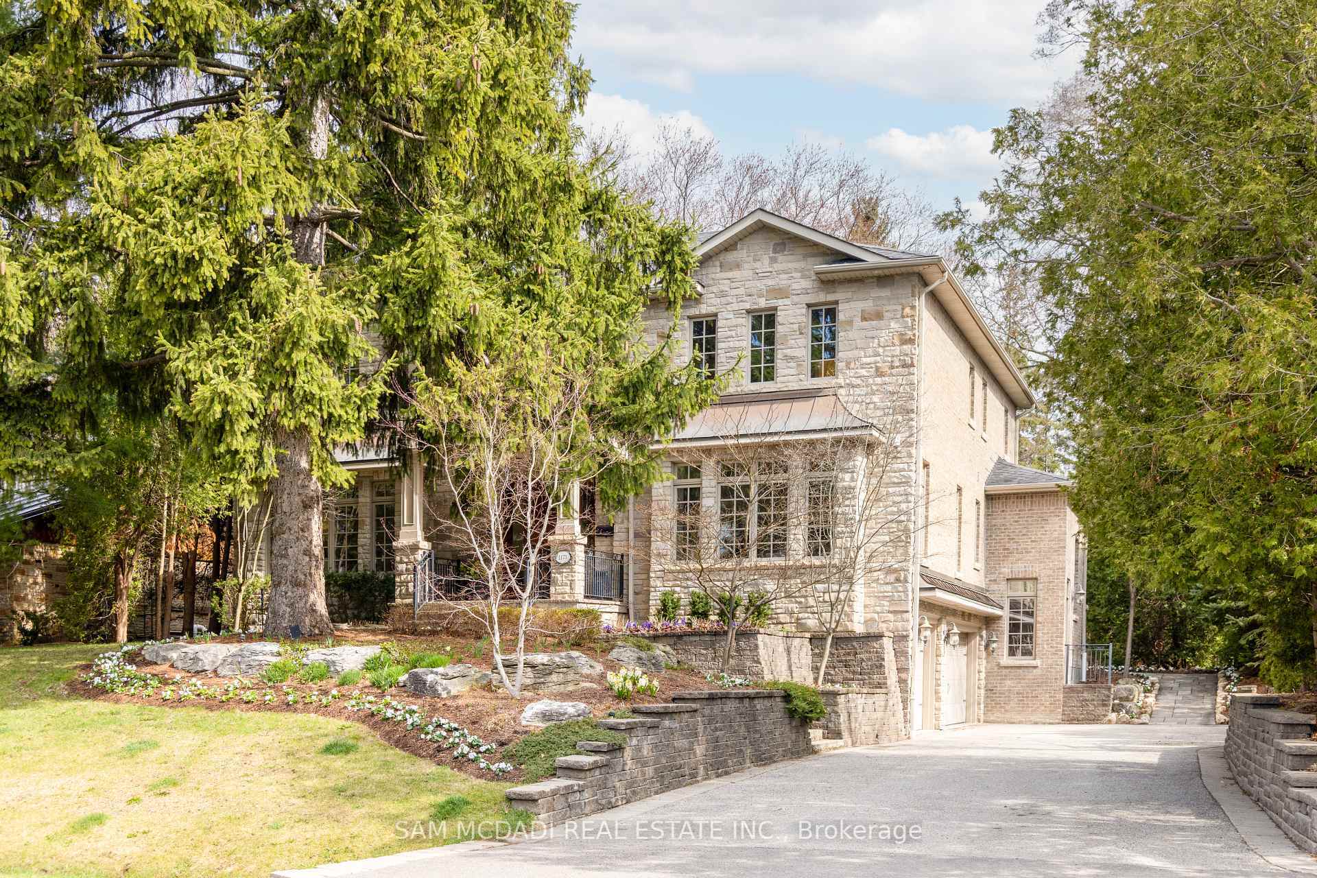 Property Photo: 1173 Woodeden Drive ON L5H 2T7