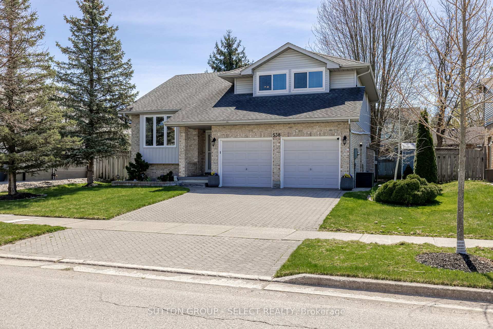 Property Photo: 538 Ambleside Drive ON N6G 4Y9