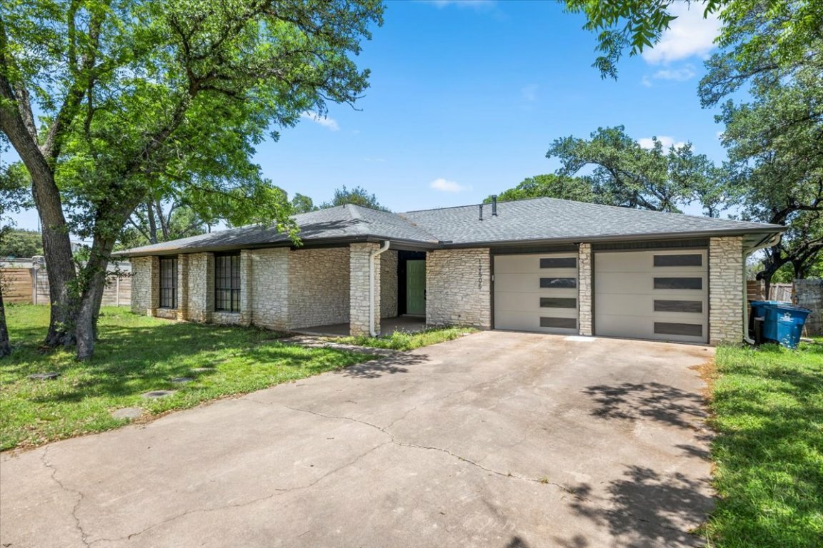 Property Photo: 12505 Mossy Bark Trail TX 78750