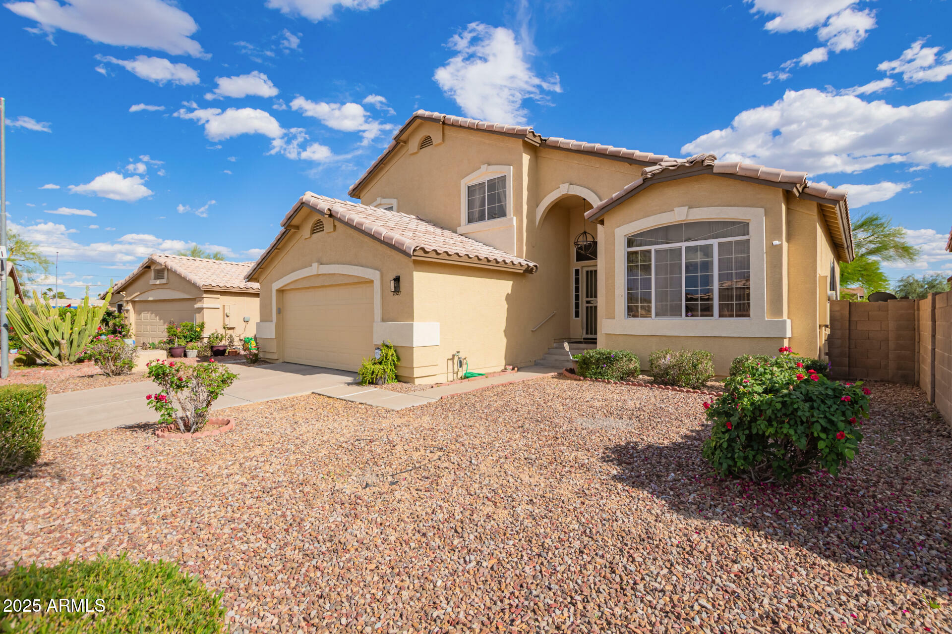 Property Photo: 2327 E Edna Avenue AZ 85022