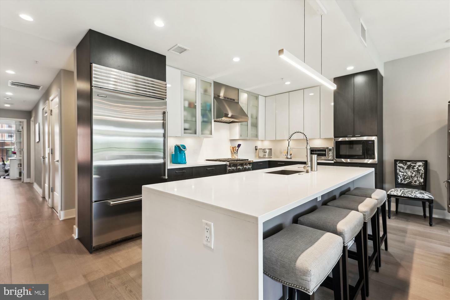 Property Photo: 1701 16th Street N 345-D VA 22209