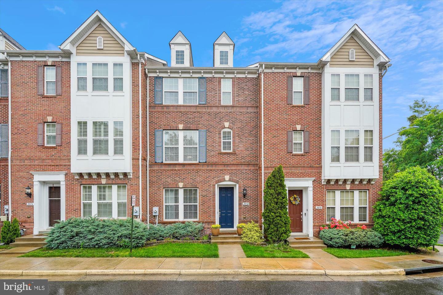 Property Photo: 2072 Hunting Creek Court VA 22303