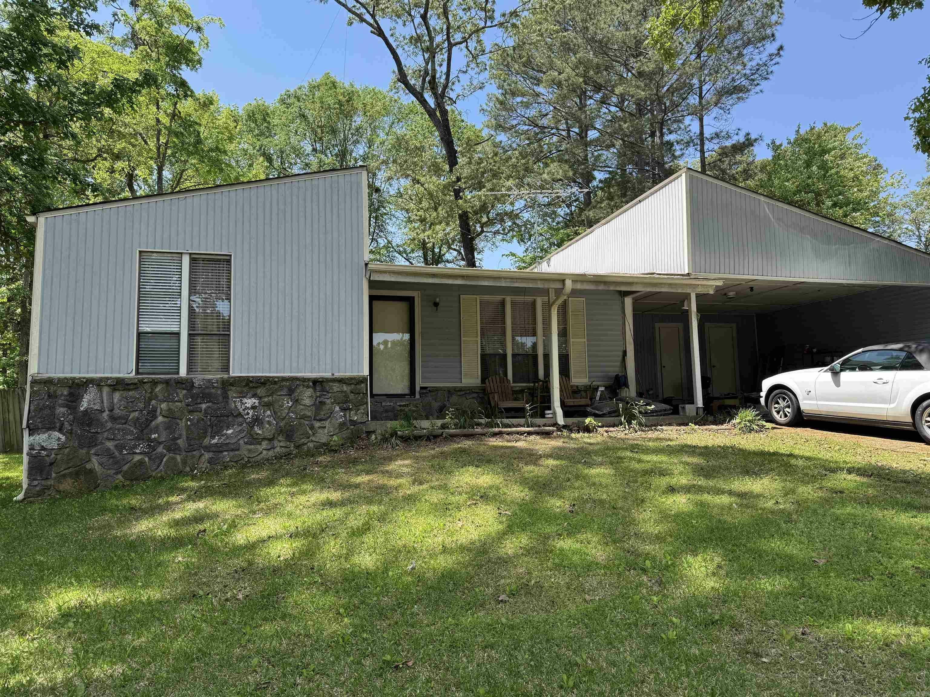 Property Photo: 816 Rosewood Drive AR 72015