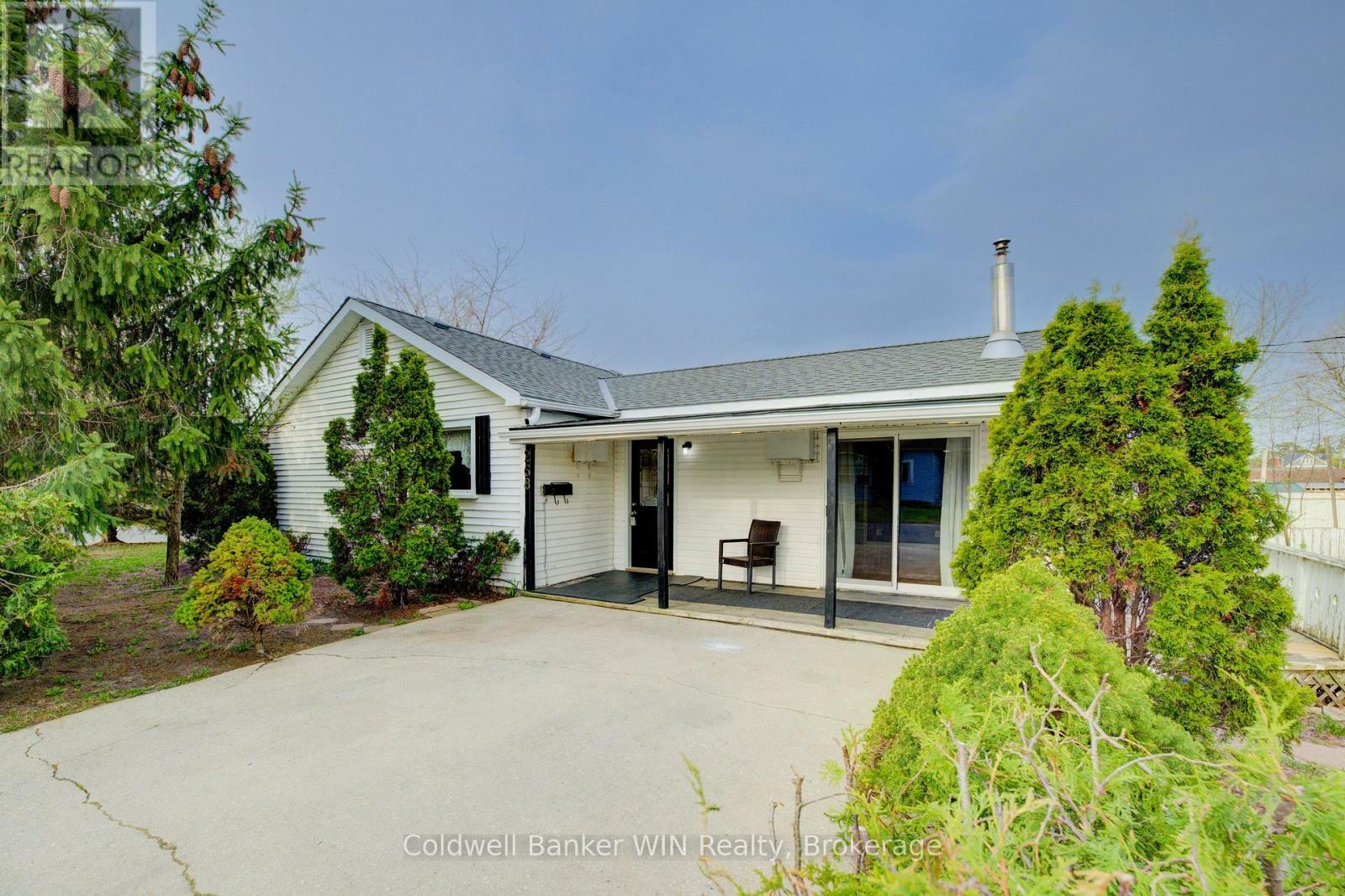 Property Photo:  268 6th Street  ON N4N 1C4 