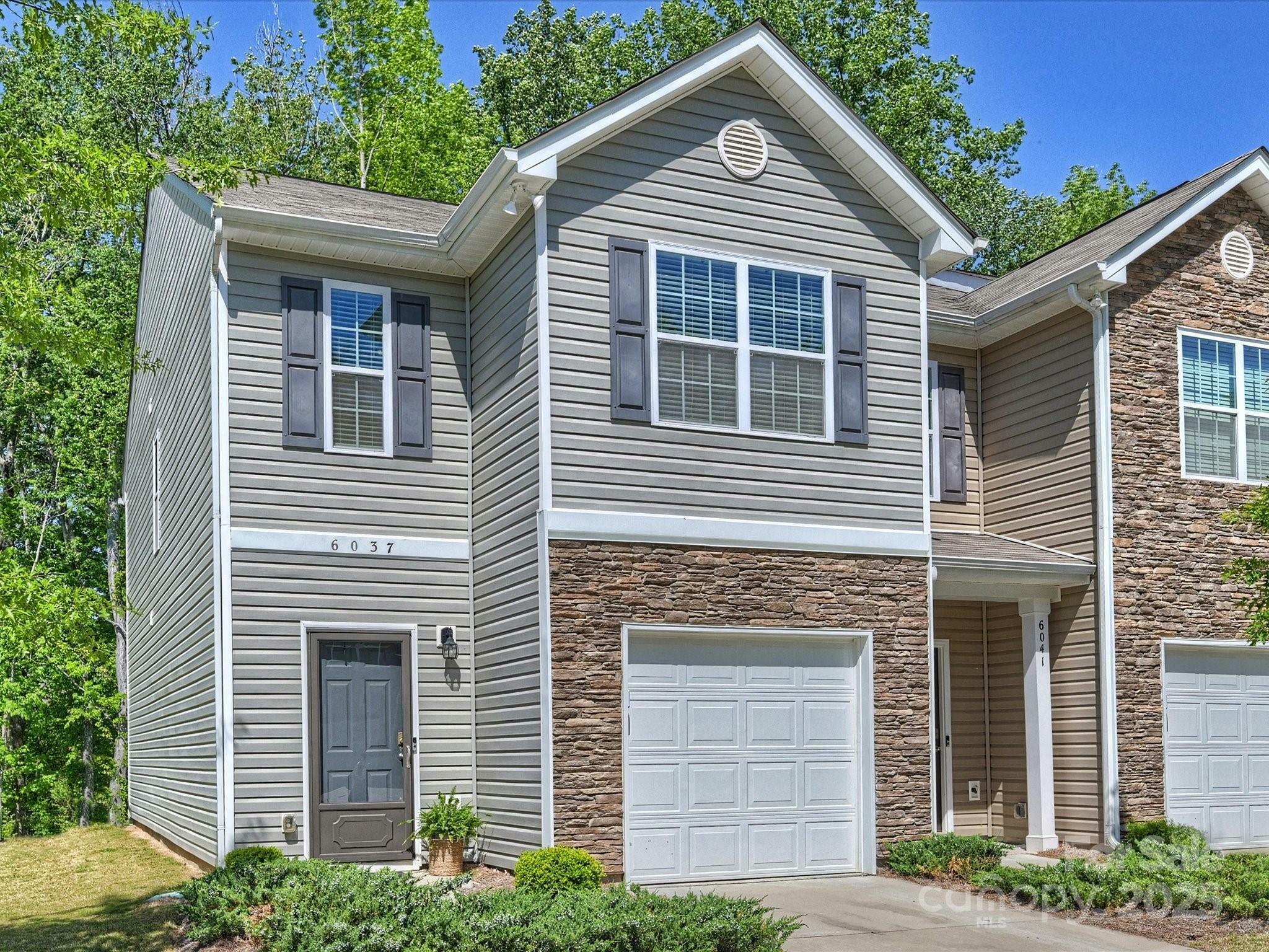 Property Photo: 6037 Guildford Hill Lane NC 28215