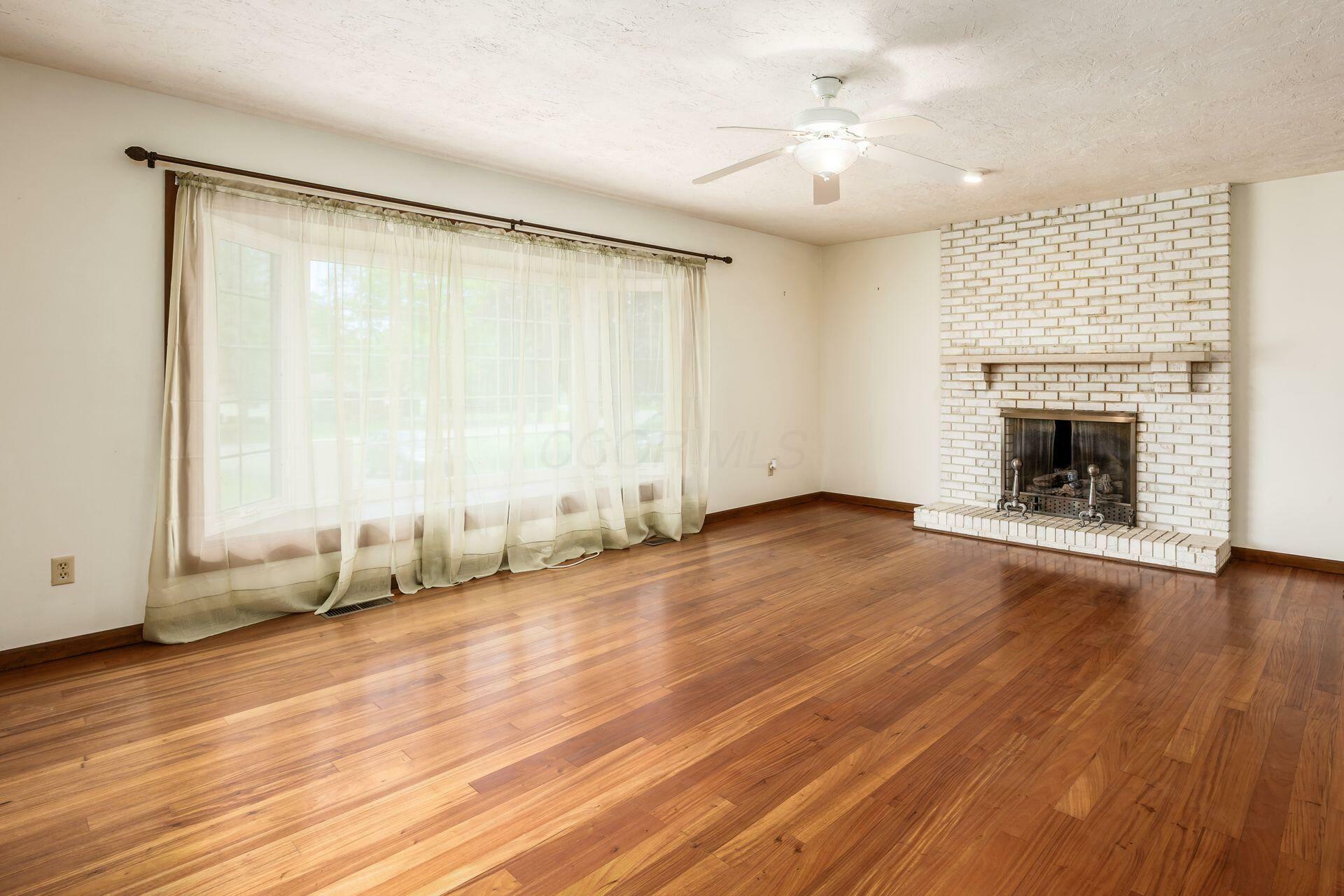 Property Photo: 357 S Hartford Avenue OH 43011