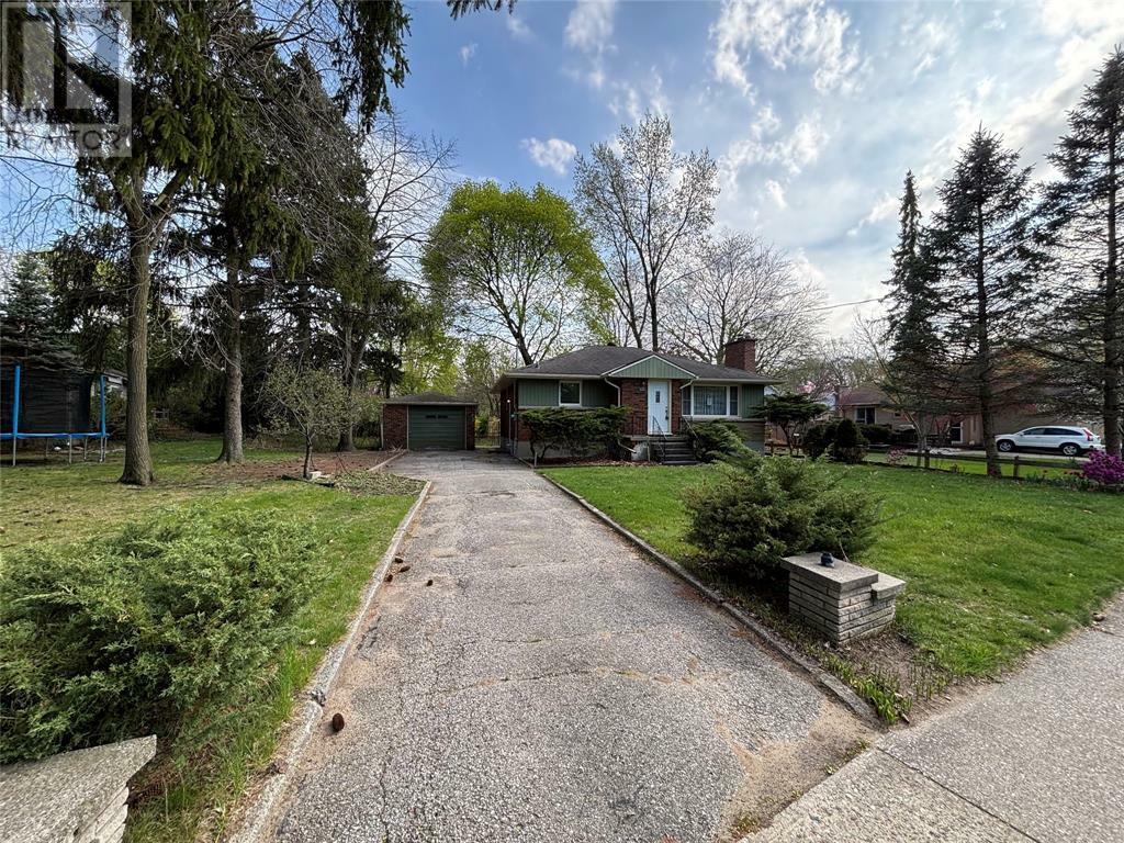 Photo de la propriété: 501 Hollywood Place ON N7V 2H9