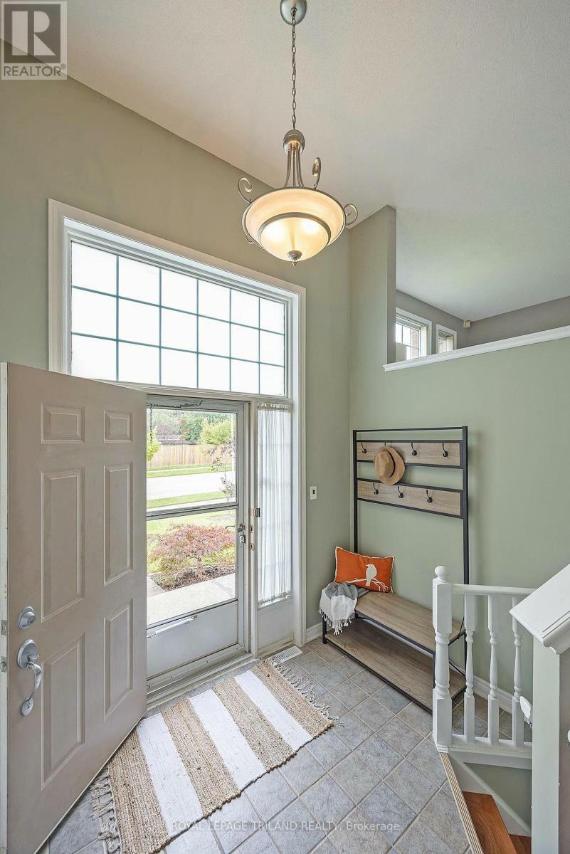 Property Photo: 253 McGarrell Drive ON N6G 5E8