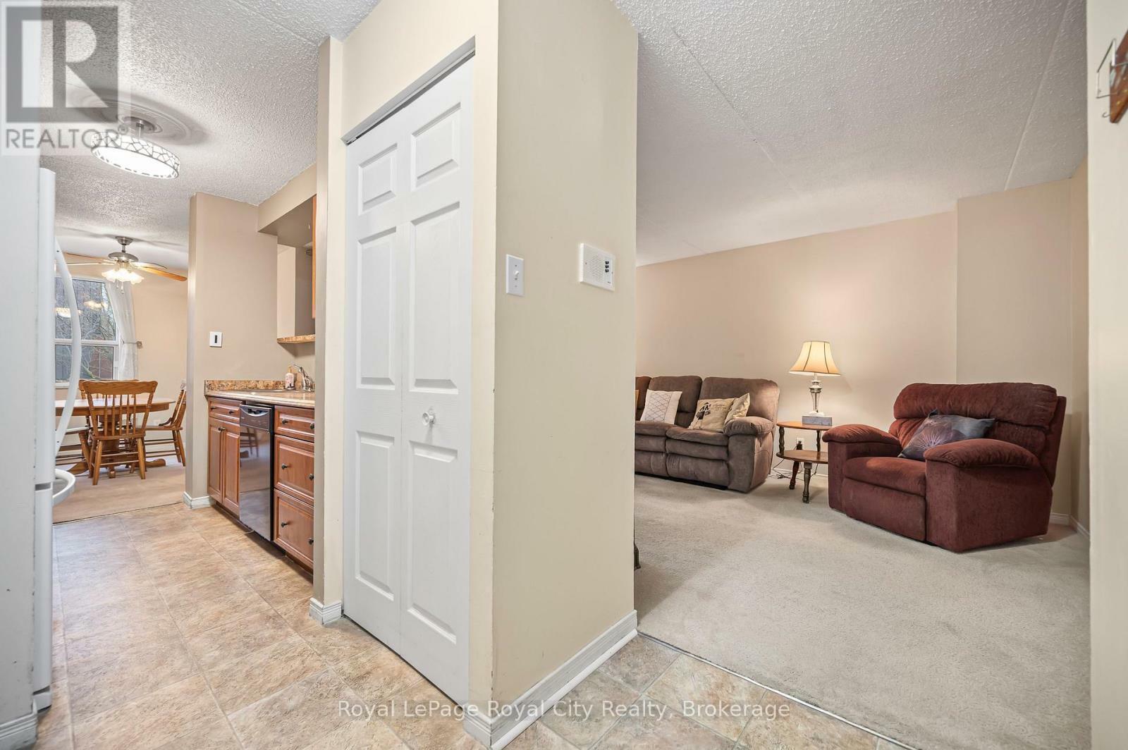 Property Photo:  75 Silvercreek Parkway North 208  ON N1H 7R9 
