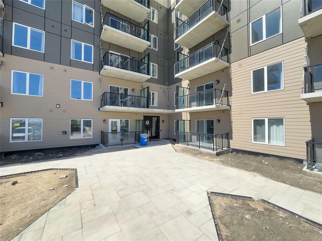 Property Photo: 635 Ballantrae Drive MB R3T 6H4