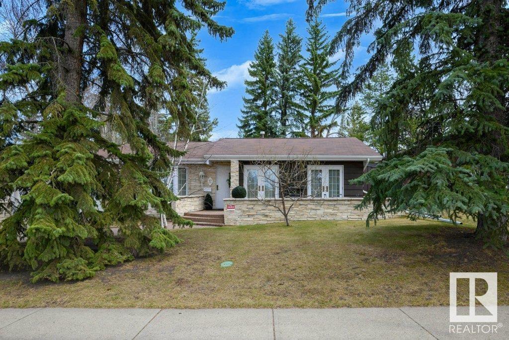 Property Photo: 37 Grosvenor Boulevard AB T8N 1P3