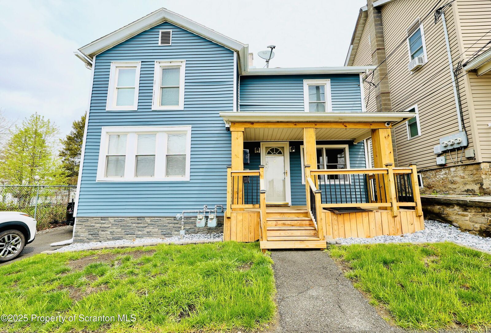 Property Photo:  525 Larch Street  PA 18509 