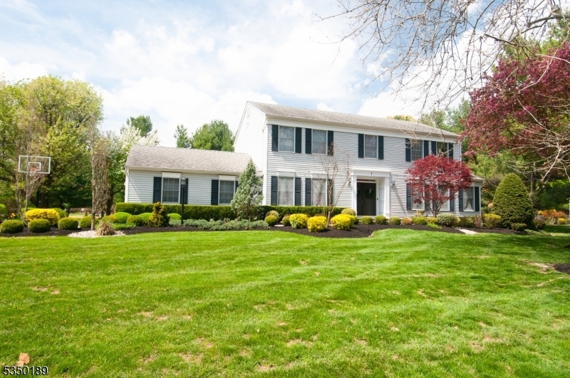 Property Photo: 7 Briarwood Dr NJ 08550