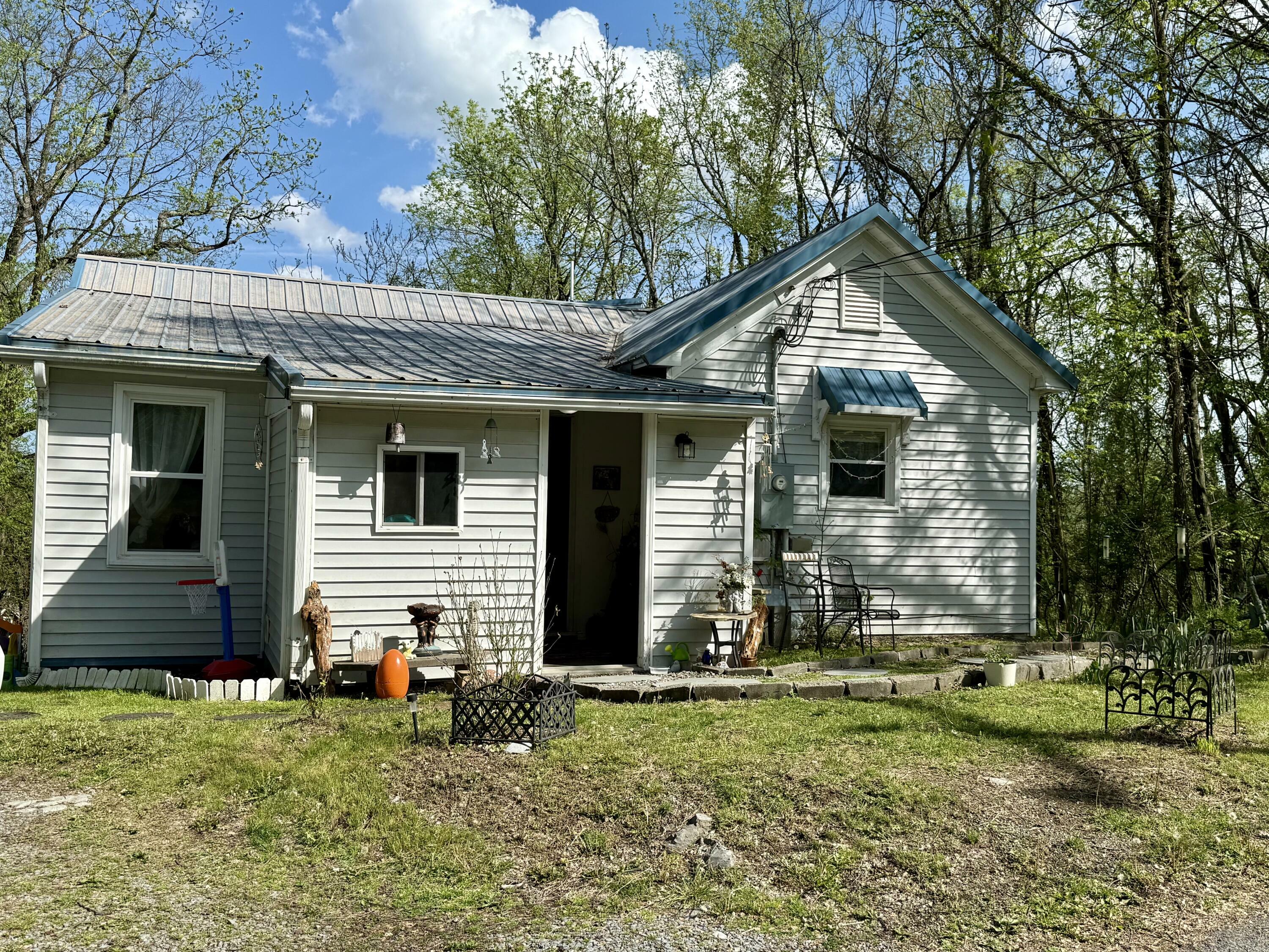 Property Photo: 208 Maple St WV 24901