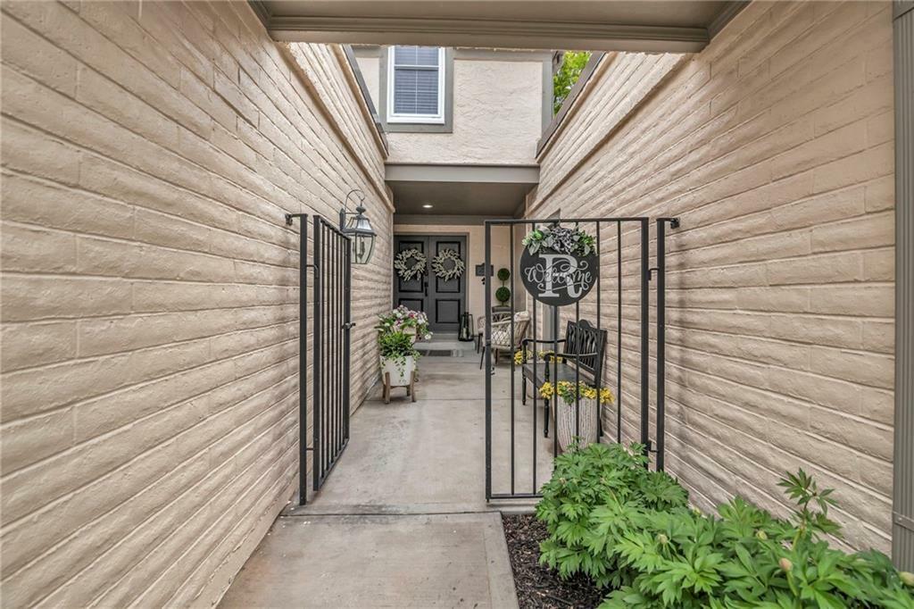 Property Photo:  10747 Glenwood Street  KS 66211 
