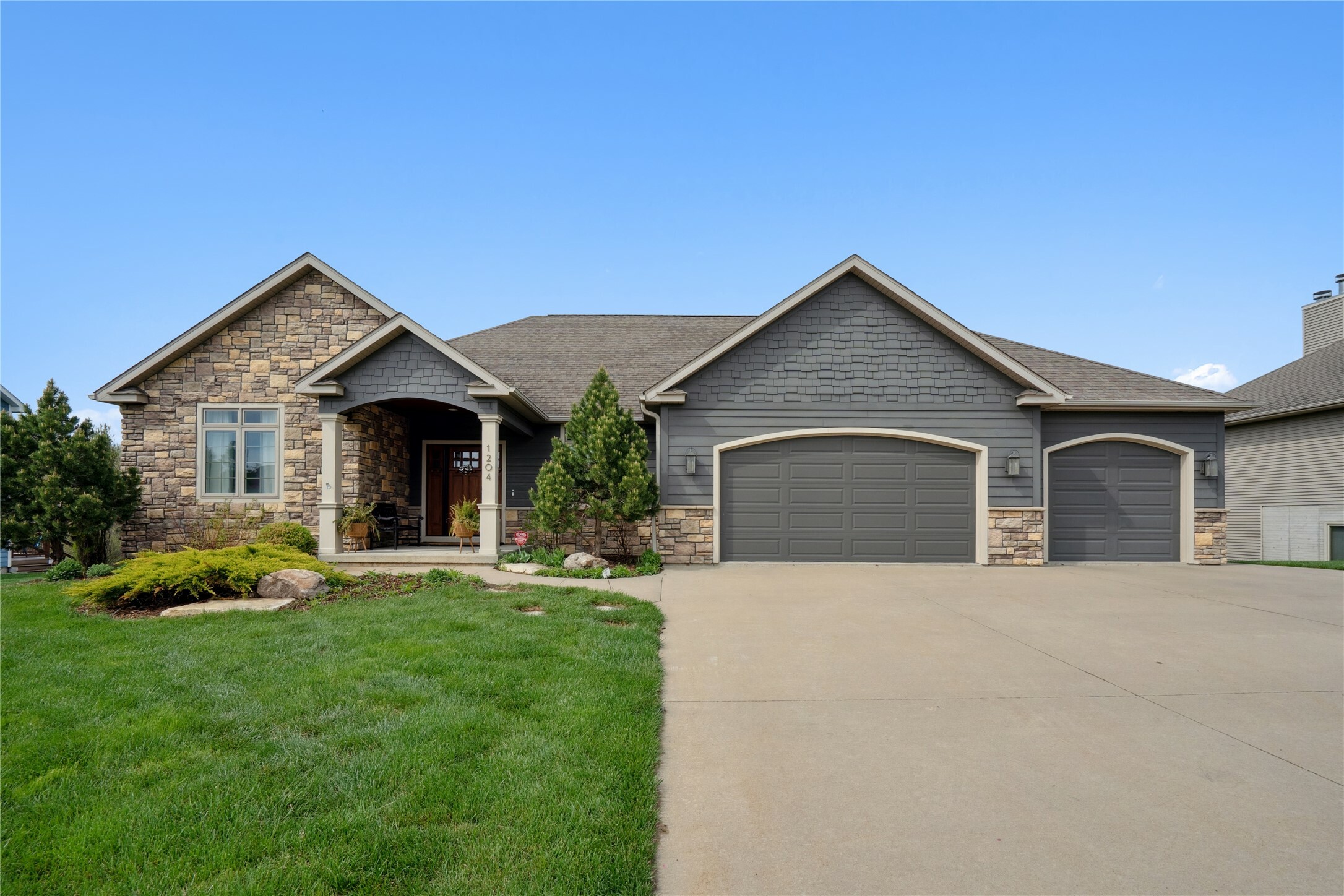 Property Photo: 1204 Fountain View Drive IA 50219