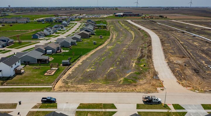 Property Photo: 922 Wild Oak Drive IA 50124