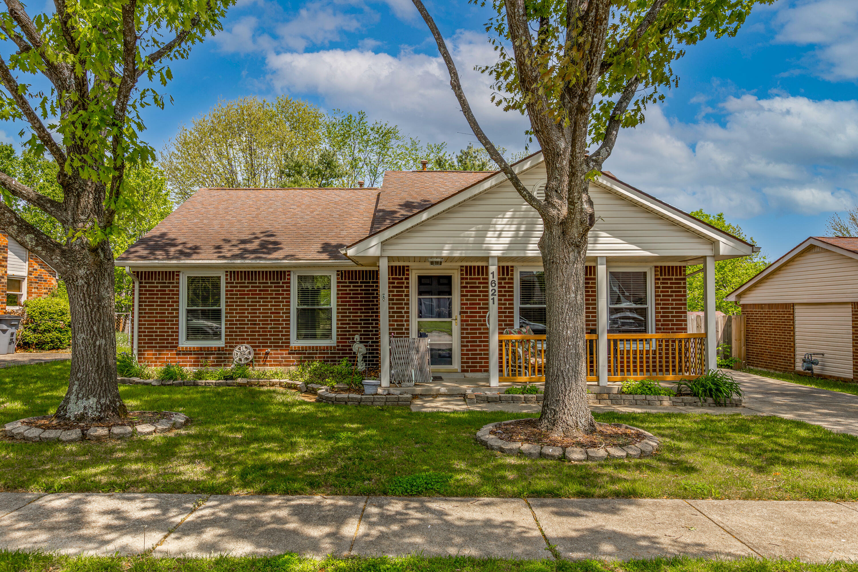 Property Photo: 1621 Claywood Court KY 40515