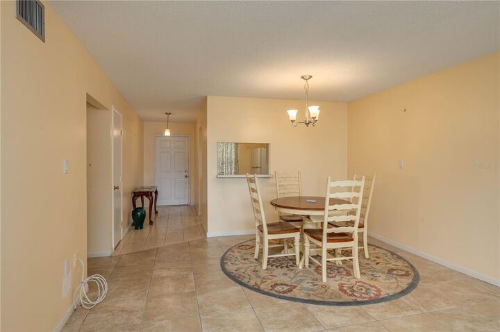 Property Photo:  130 E Johnson Avenue 102  FL 33853 
