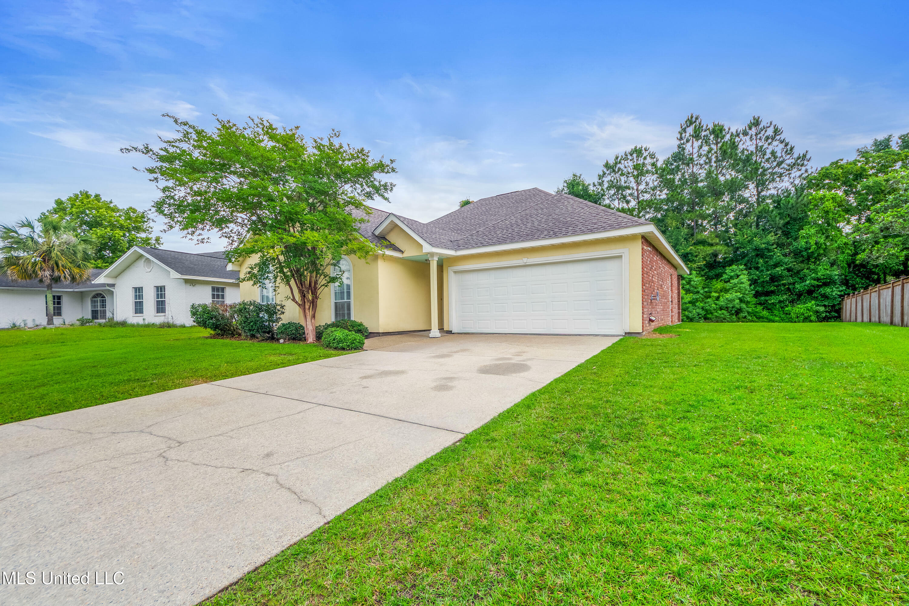 Property Photo: 725 Old Savannah Drive MS 39560