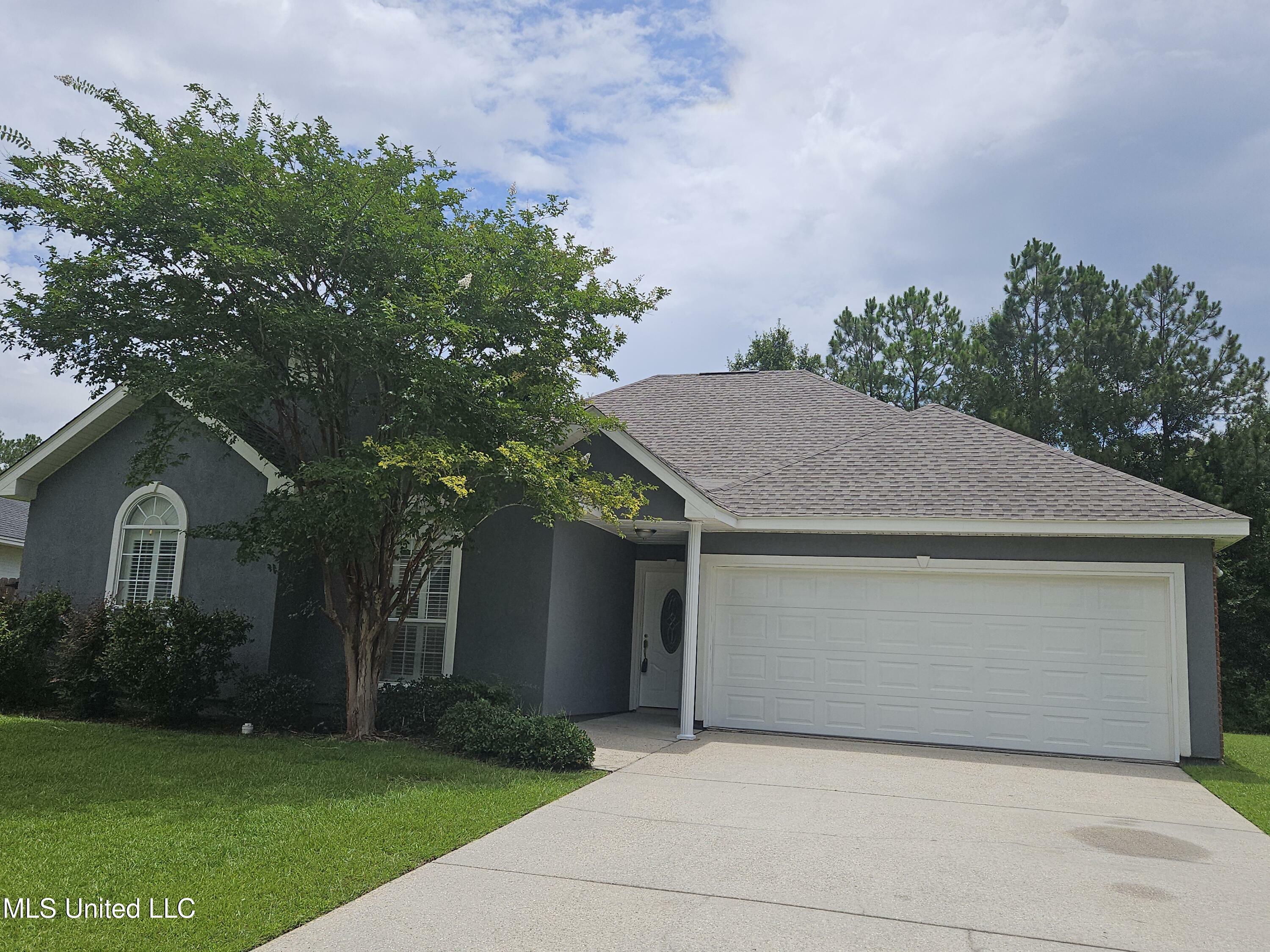 Property Photo:  725 Old Savannah Drive  MS 39560 
