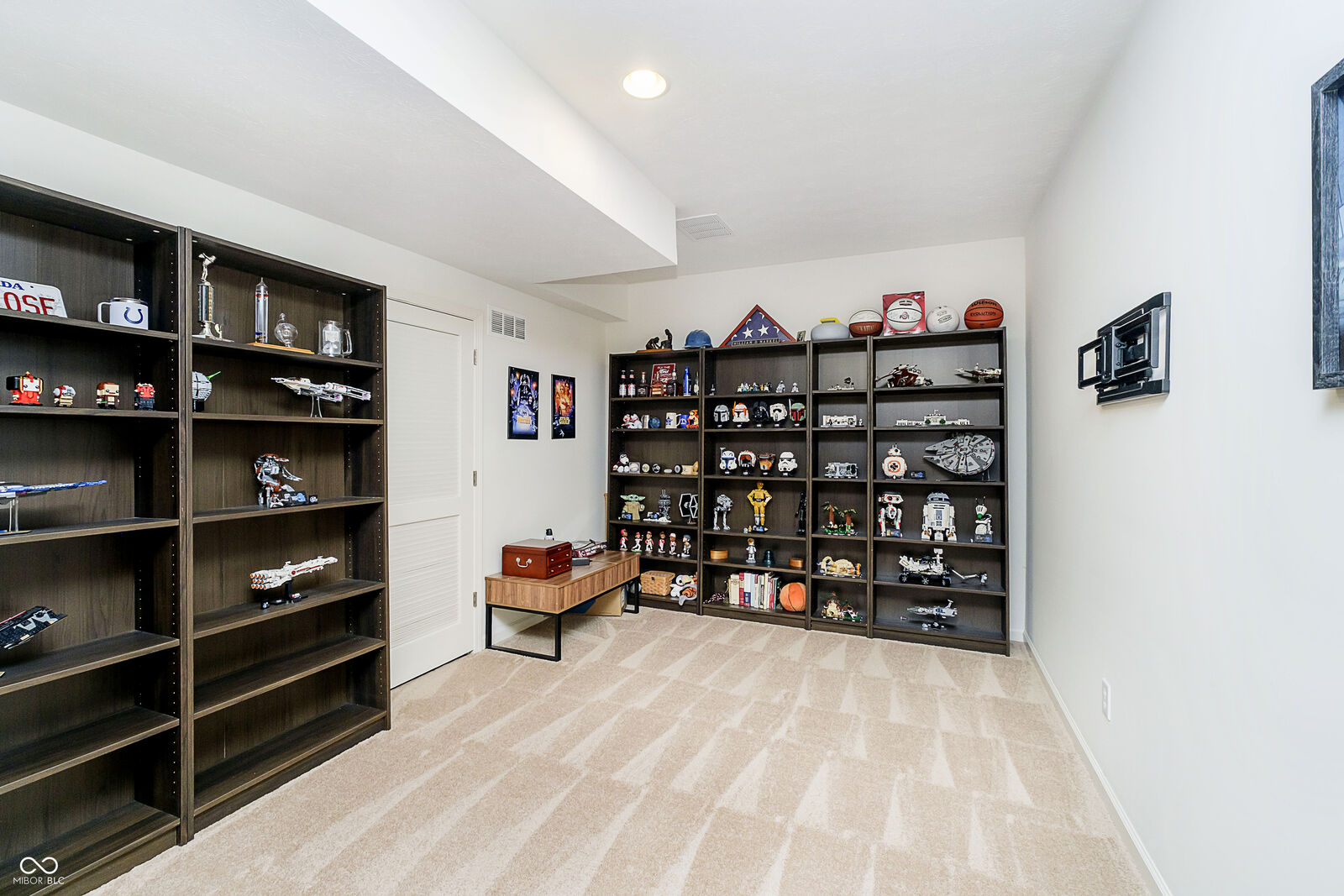 Property Photo: 4196 Parliament Way IN 46123