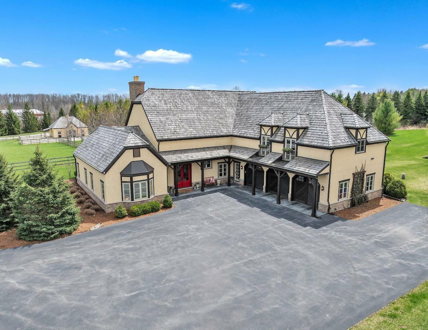 10475 W Hawthorne Rd  Mequon WI 53097 photo